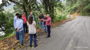 Prefeitura avalia obras na estrada da Praia da Fortaleza