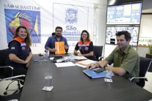 Prefeito e diretoria do estado assinam convênio que vai permitir a recuperação do morro na Rua Olímpio Faustino, em Cambury, onde houve escorregamento de terra no fatídico dia 19 de fevereiro.