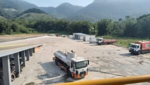 O promotor de Justiça do Grupo de Atuação Especial de Defesa do Meio Ambiente (Gaema), Tadeu Badaró, visitou, nesta terça-feira (24), a Estação de Transbordo de Resíduos Domiciliares, no bairro Jaraguá, na Costa Norte do município, e aprovou as novas instalações.