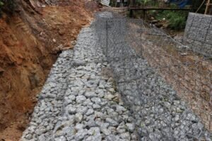 Prefeitura de São Sebastião deu início ao conjunto de intervenções de infraestrutura em estabilidade de taludes e obras de drenagem na Vila Queiroz Galvão/Morro do Esquimó, no bairro de Juquehy, na Costa Sul do município.