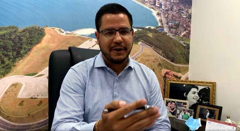 Prefeito e servidores de Caraguatatuba têm bens bloqueados por gratificações inconstitucionais