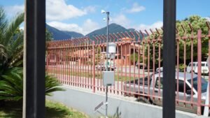 Localizada no Corpo de Bombeiros da Barra Velha, na Avenida Profº Malaquias de O. Freitas, 296, a ferramenta serve para monitorar as condições de chuva e vento da região.