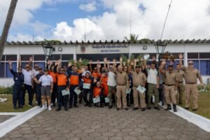 Agentes da Defesa Civil e da Polícia Municipal, da Secretaria da Segurança Urbana (SEGUR), receberam, na última sexta-feira (5), o certificado de participação no Curso Especial para Tripulação de Embarcações do Estado no Serviço Público