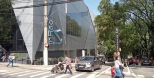 O Centro de Inovação (InovaHC) do Hospital das Clínicas (HC), da Faculdade de Medicina da Universidade de São Paulo (FMUSP), anunciou novo laboratório de IA Generativa, ferramenta que irá possibilitar ao Instituto de Radiologia a emissão mais ágil de laudos médicos com uso da inteligência artificial