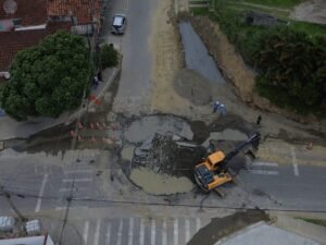 Uma nova rotatória está sendo construída em Ilhabela. No cruzamento da Rua Minas Gerais com a Av. São Paulo, na Barra Velha, o local é conhecido pelos moradores por constantes acidentes e divergências entre os motoristas sobre a preferência de passagem, uma vez que ambas as ruas possuem mão dupla
