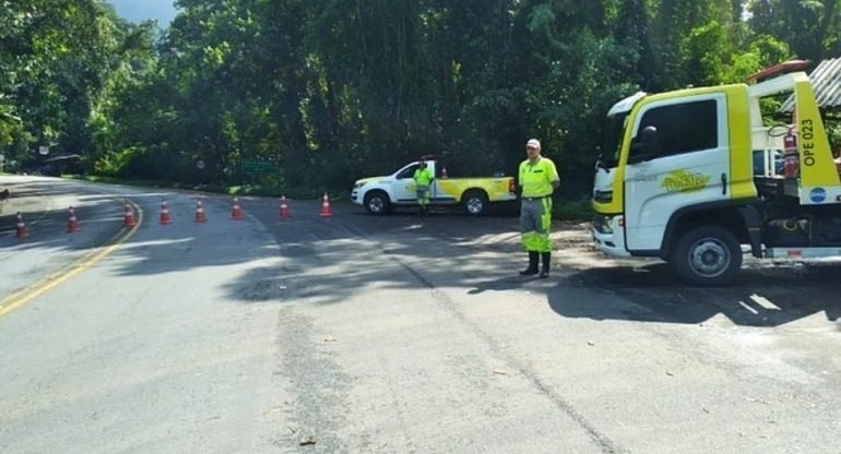 🚧 Atualização de trânsito nas rodovias da região! 🚗 Após as chuvas, a Rodovia dos Tamoios está normalizada. Por outro lado, a SP125 (Oswaldo Cruz) segue interrompida entre os km 42 e 89 devido a deslizamentos. Sem previsão de liberação. 🌧️🚦 #Trânsito #Rodovias #Chuvas #SP125 #OswaldoCruz