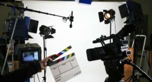 Curso gratuito de cinema com bolsa-auxílio no Litoral Norte de SP. Inscreva-se até 11 de abril na Escola Livre de Cinema Caiçara.