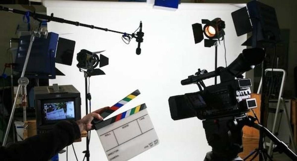 Curso gratuito de cinema com bolsa-auxílio no Litoral Norte de SP. Inscreva-se até 11 de abril na Escola Livre de Cinema Caiçara.
