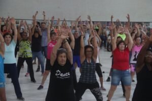 Turismo de SP lança guia com 70 destinos para viajantes 60+ e Caraguatatuba é destaque