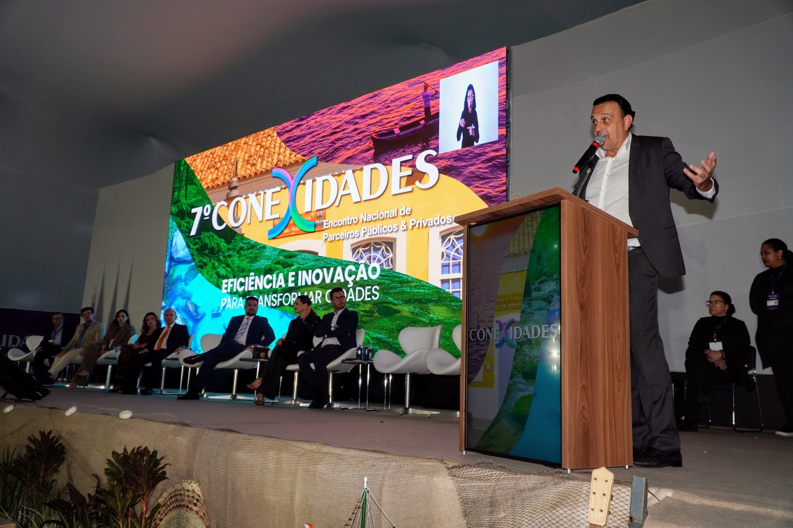 Não perca o 7º Conexidades, evento que reúne agentes públicos e privados para discutir a eficiência e inovação no desenvolvimento das cidades.