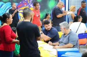 Prefeitura realiza reunião comunitária sobre regularização fundiária em Boiçucanga