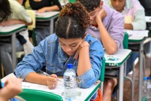Confira os detalhes do Provão Paulista Seriado 2024! Estudantes da rede estadual enfrentam desafio de questões e redação.