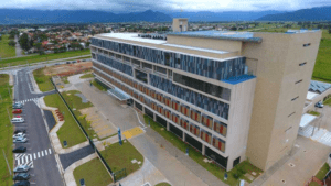 Vagas exclusivas para PCDs com ótimos salários no Hospital Regional do Litoral Norte. Saiba como se inscrever e confira os cargos disponíveis.