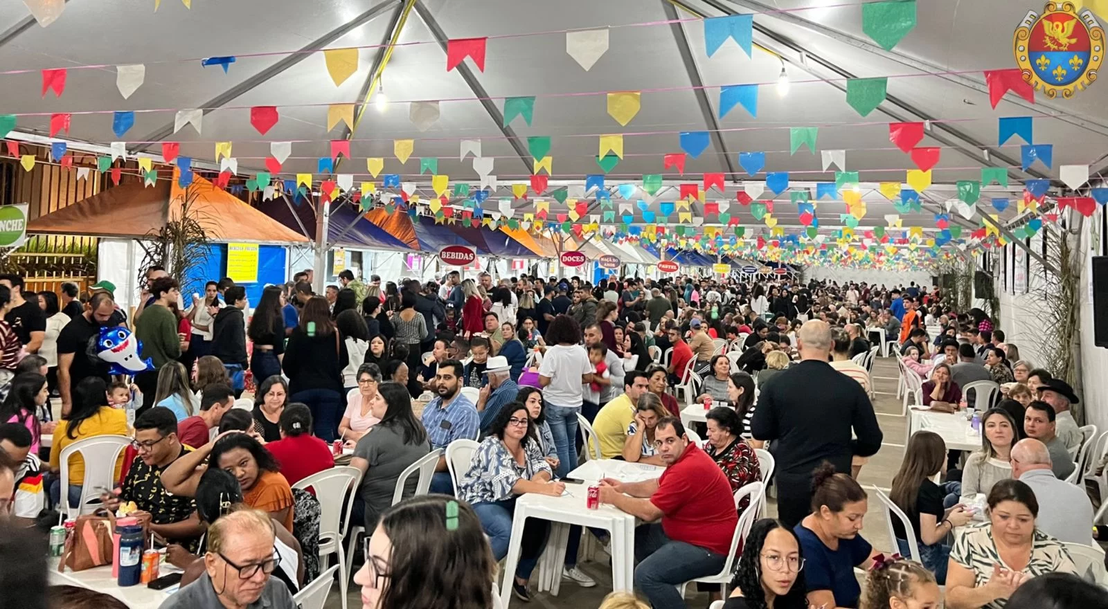 Conheça a Rota das Quermesses de Caraguatatuba, um circuito de fé, cultura e gastronomia que movimenta a cidade até agosto.