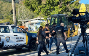 Pai é detido após agredir filhas e mobilizar botão do pânico em escola da Costa Norte de São Sebastião