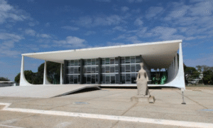 Maioria do STF vota a favor da União em disputa previdenciária