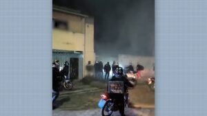 Polícia indicia sete pessoas por confusão entre cliente e motoboy que terminou com casa depredada em Caraguatatuba, SP
