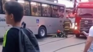 Mulher de 71 anos é atropelada por ônibus em Guarujá