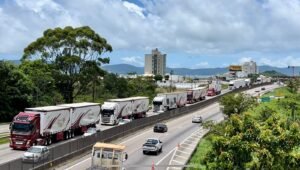Comboio do Mirage Circus chega à cidade com estrutura mega