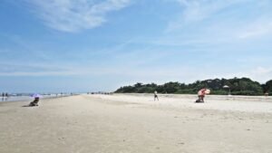 Praia de Guaratuba esconde segredo em Bertioga