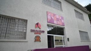 Mulheres de Santos aprendem manutenção mecânica de graça