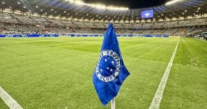 Cruzeiro enfrenta Barcelona no Mineirão nesta quinta