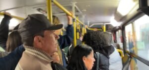 Atrasos e superlotação complicam transporte coletivo em Araras