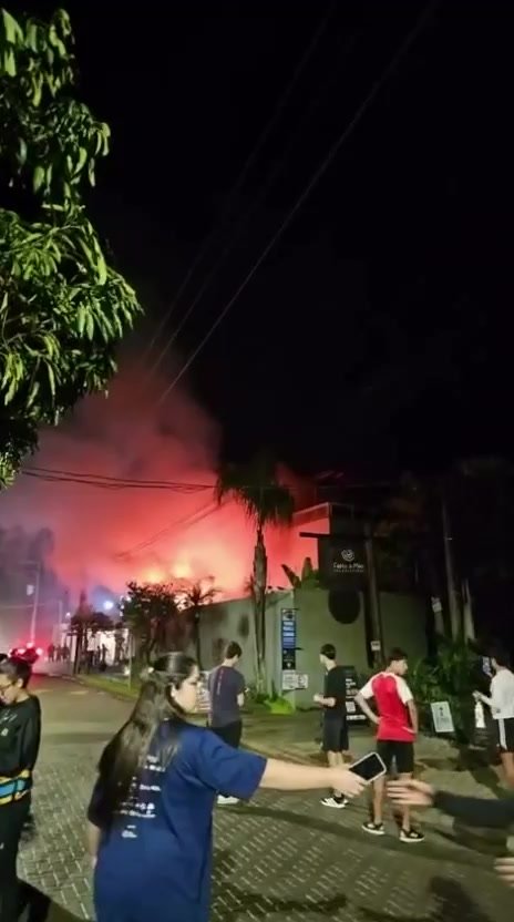 Incêndio em condomínio na Avenida Mãe Bernarda, em Juquehy
