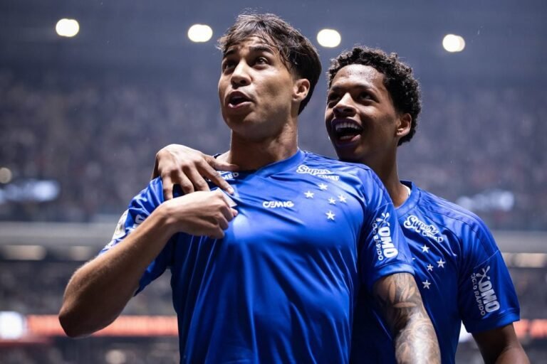 Cruzeiro aproveita oportunidade no início e vence o Atlético-MG na Arena MRV