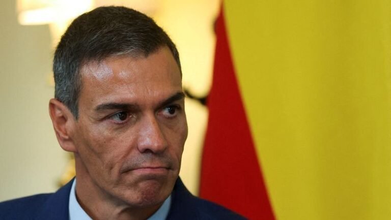 Acidente ferroviário mata 69 e abala campanha de Sánchez