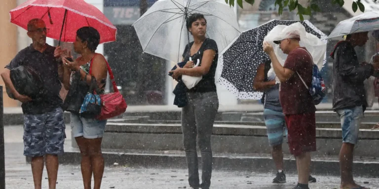 Inmet emite alerta amarelo de chuvas intensas